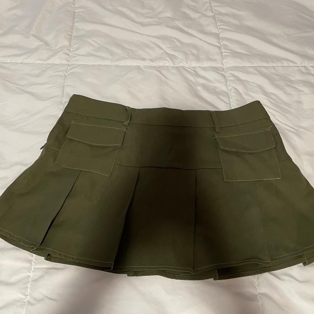 pleated low rise mini skirt